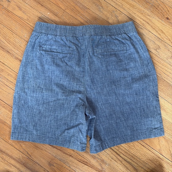 Pair of Lands’ End Mid-Rise Shorts/Size 8 - Picture 7 of 12
